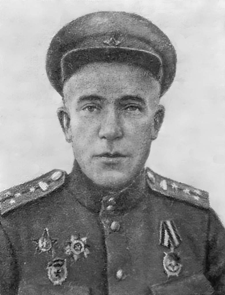 (фото: Гвардии капитан И. М. Мазурин (снимок 1944 г.))