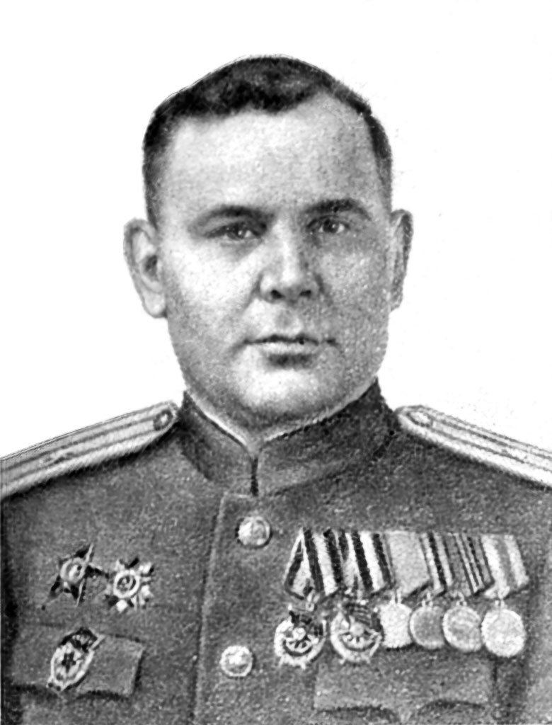(фото: Гвардии майор А. С. Кузьмин (снимок 1946 г.))