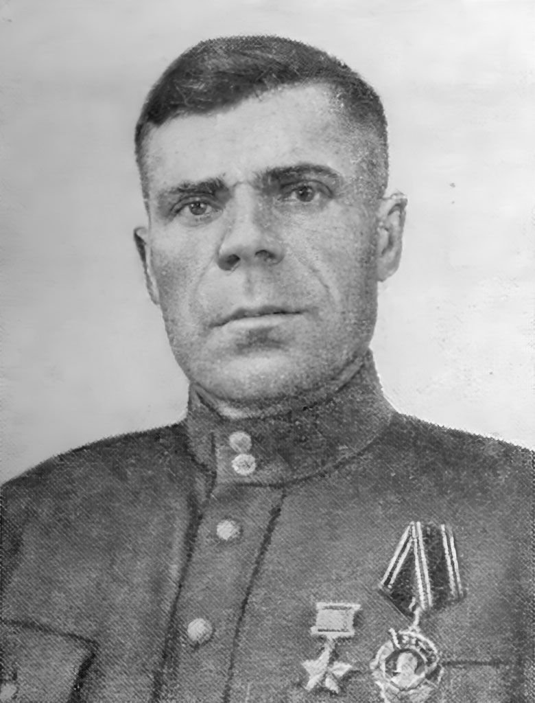 (фото: Герой Советского Союза Н. Н. Гаврилов)