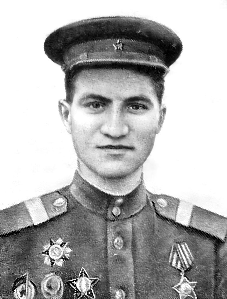 (фото: Герой Советского Союза гвардии старший сержант Н. А. Бабаев)