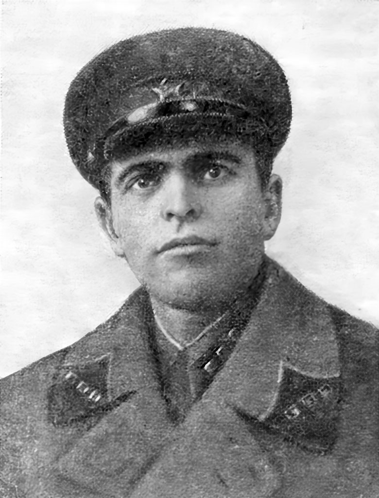 (фото: Герой Советского Союза старший лейтенант П. Ф. Самохин)