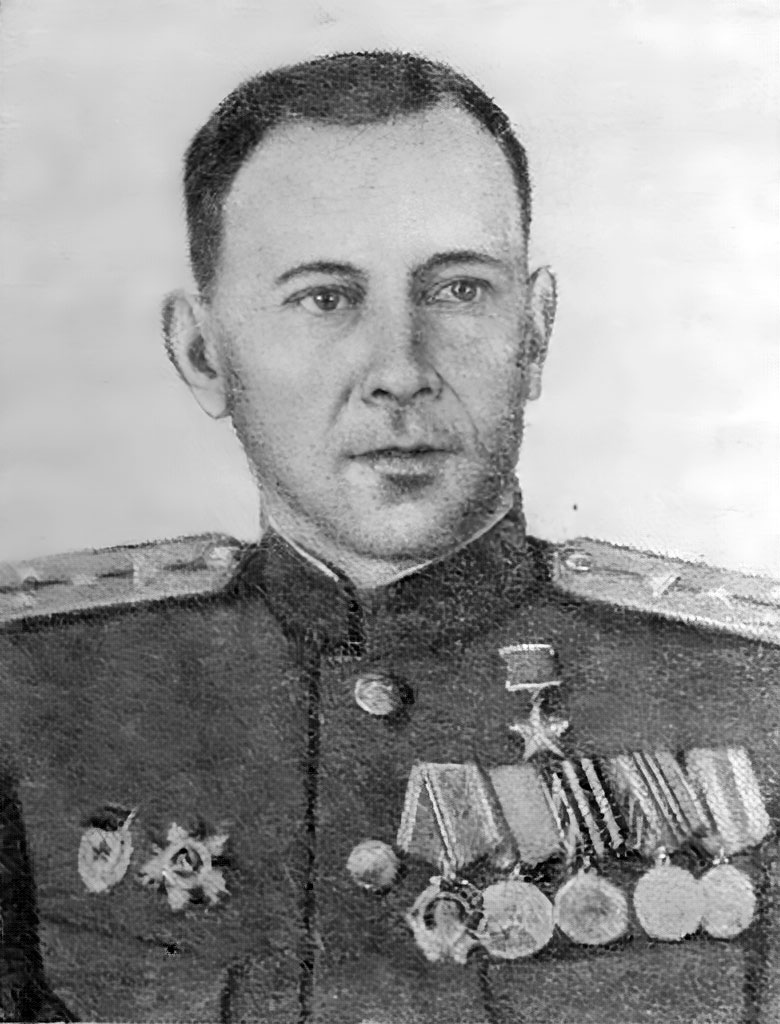 (фото: Герой Советского Союза гвардии старший лейтенант Я. А. Пузыркин)